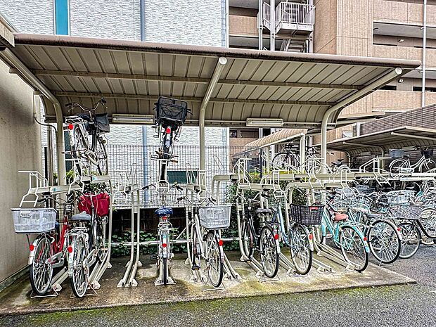 【駐輪場】駐輪場があると自転車を自由に出し入れ出来るので便利。