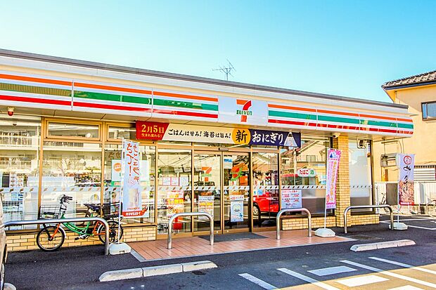 コンビニ 360m セブンイレブン浦和木崎店(セブンイレブンは近くて便利を掲げています。近くとは、心の近さ。便利とはモノが期待以上の品質でお客さまに届くこと。セブン銀行など新しいサービスを積…