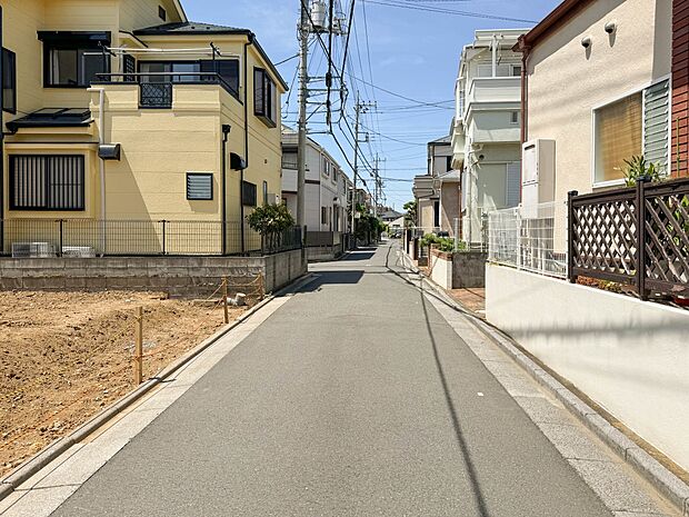 車の通行が少ないので、静かな住環境を維持することができます。