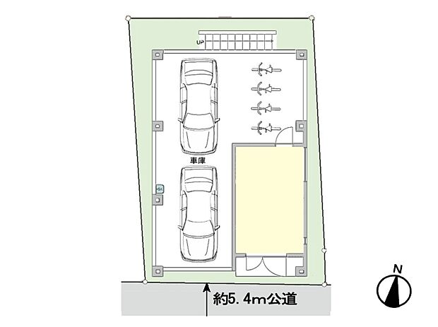 1階部分に設けている駐車場は都会に立つ邸宅らしからぬ広さを確保しています。