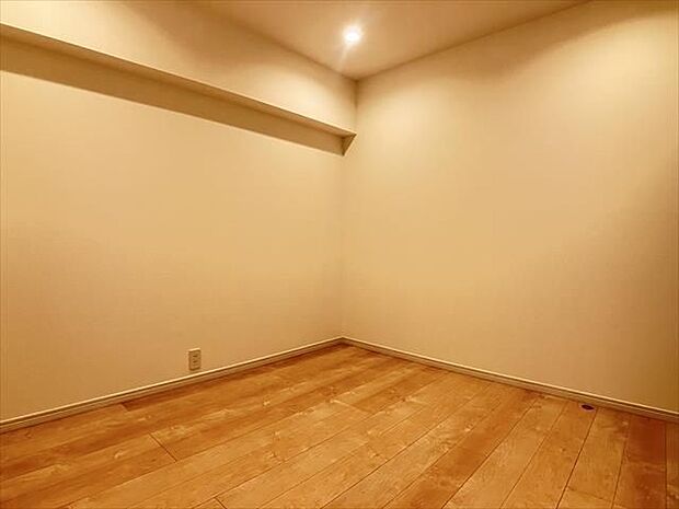 4.5帖洋室：小ぶりなお部屋ですが、収納もしっかりとあるので、お部屋を広く使えます。