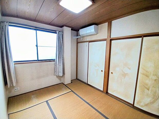 3階の和室です。窓から富士山が見えます。