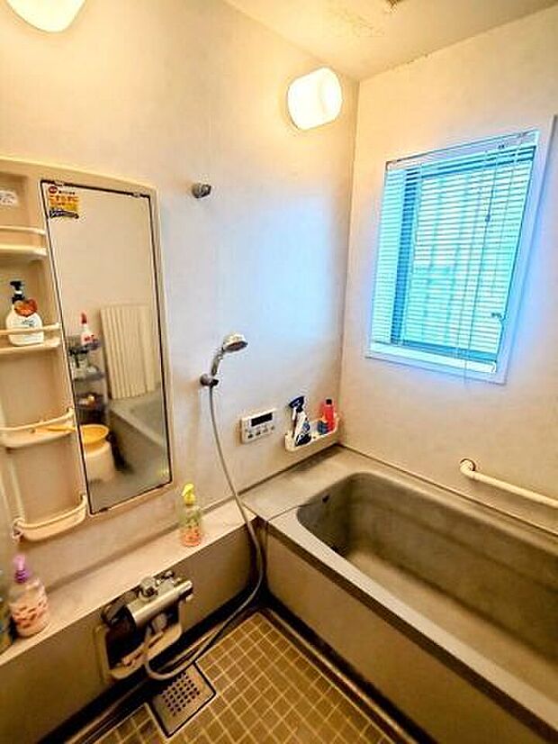 浴室はユニットバスです。