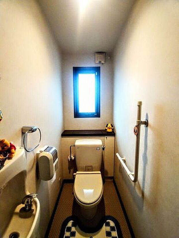 1階のトイレは交換予定となっております。