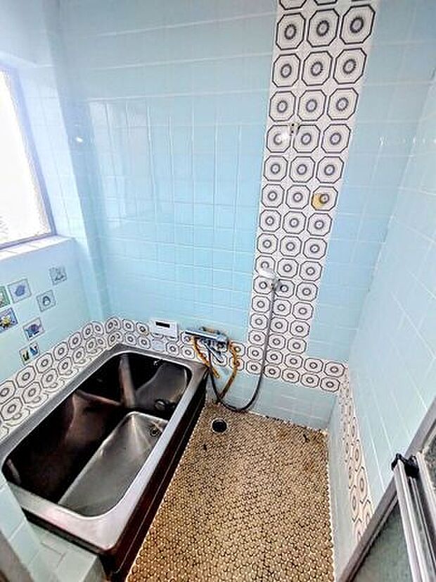 浴室はリフォーム工事で新品に取り換えが可能です。