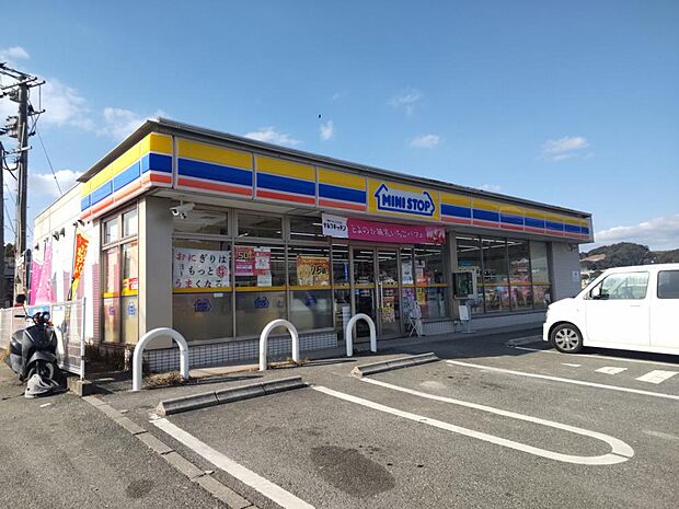 【コンビニ】ミニストップ筑紫野市原店まで750M（徒歩9分）です。コンビニは24時間営業なので便利ですね。