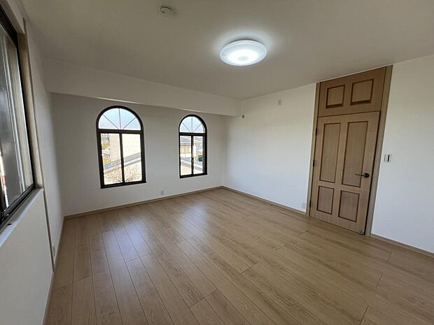 【2階洋室】2階北側洋室別角度です。各居室が8畳以上で、幅広い使い方ができますね。