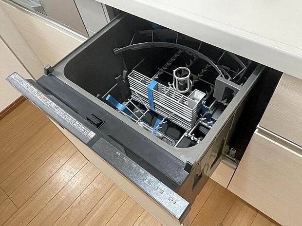 【食洗器】キッチンには食洗機を設置しました。家事の負担が軽減されますね。