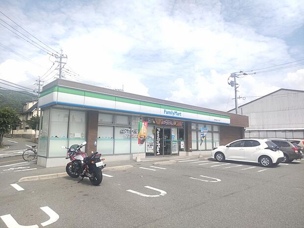 【コンビニ】ファミリーマート大宰府水城三丁目店まで1.1ｋｍです。コンビニは24時間営業なので便利ですね。