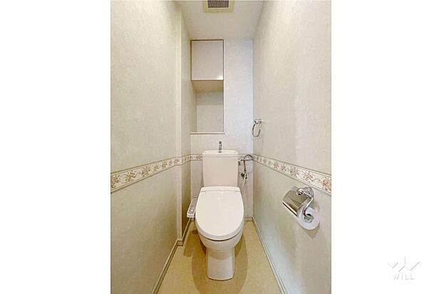 トイレ棚と二ッチスペースがありトイレットペーパー等の収納や小物のレイアウトに便利です。