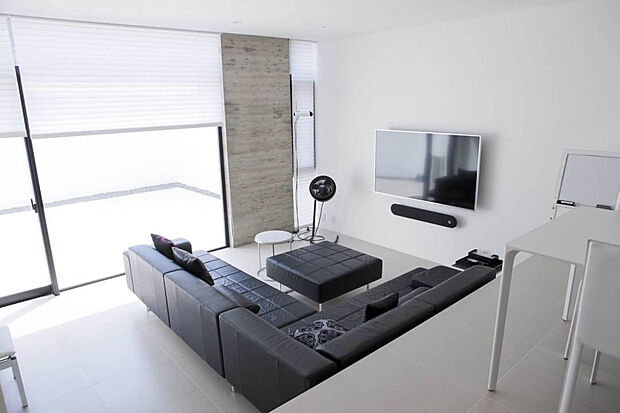 LDK約34.9帖。背の低い家具を配置し、空間を広く見せることができます。