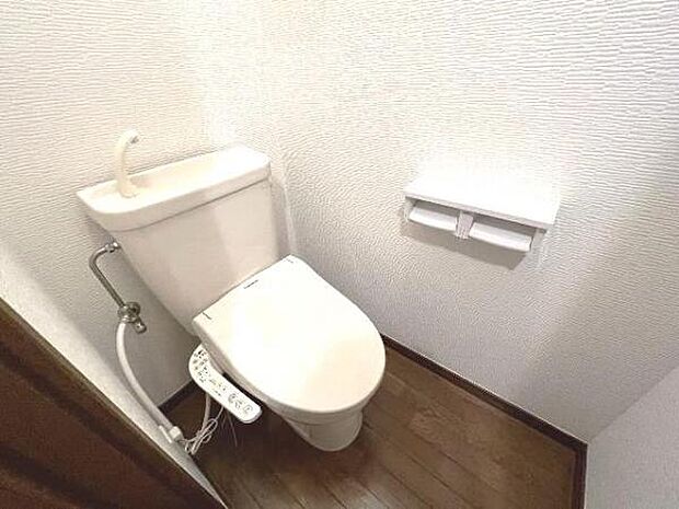 温水洗浄機能付きトイレです。