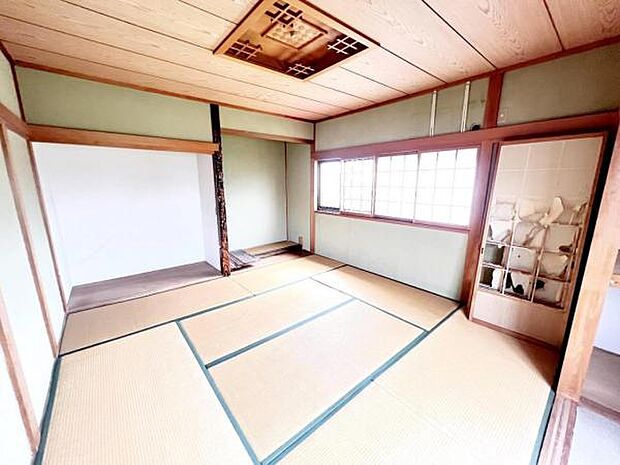 2階　約8帖の和室です。畳のお部屋は寛げる空間ですね。