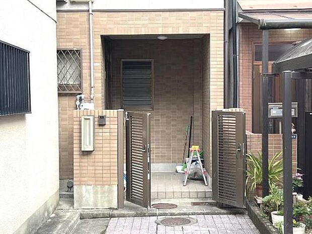 京阪交野線「郡津」駅まで徒歩8分、全居室広さ6帖以上の4LDK戸建てです
