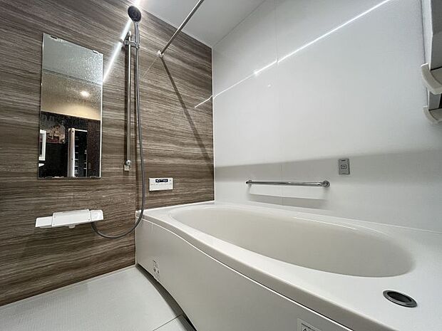 ご家族での入浴も安心のゆったりとした広さの浴室！浴室乾燥暖房換気機能付き♪