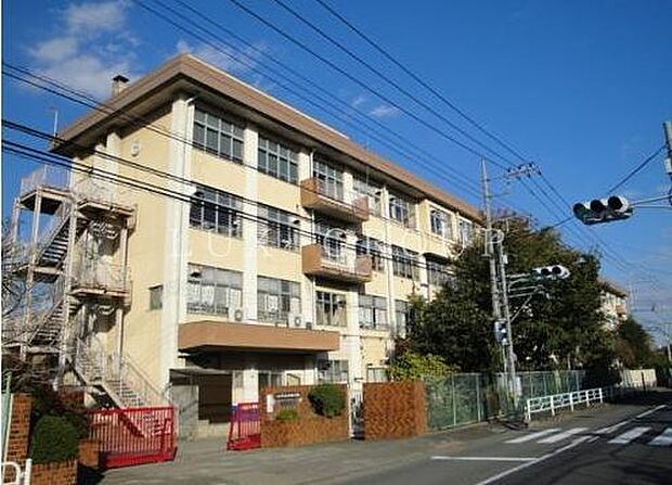 八王子市立椚田小学校 徒歩9分。 690m