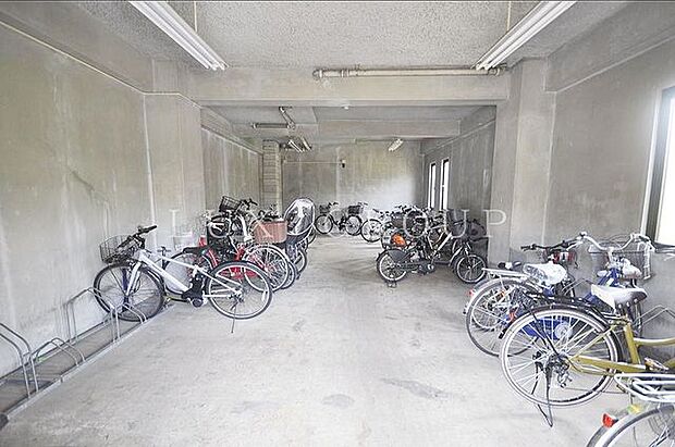 屋内駐輪場なので雨から大切な自転車を守ってくれます。