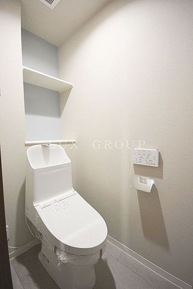 清潔感のある白い空間で明るいトイレに。