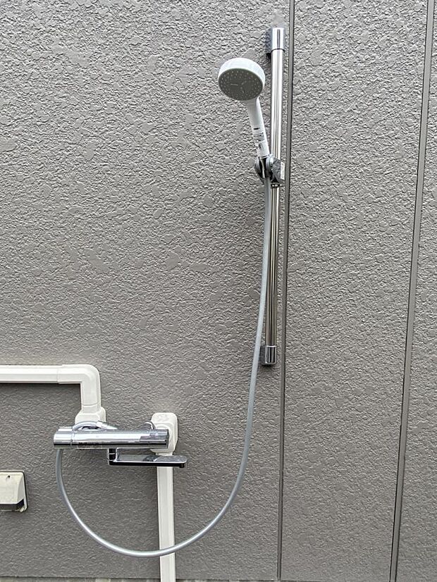 【屋外シャワー】温水付きシャワーを屋外に新設しました。