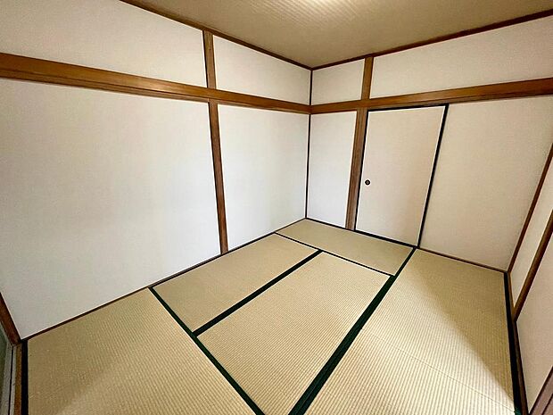美しい畳の床が特徴的です♪お子様のお部屋にも最適です(^^)