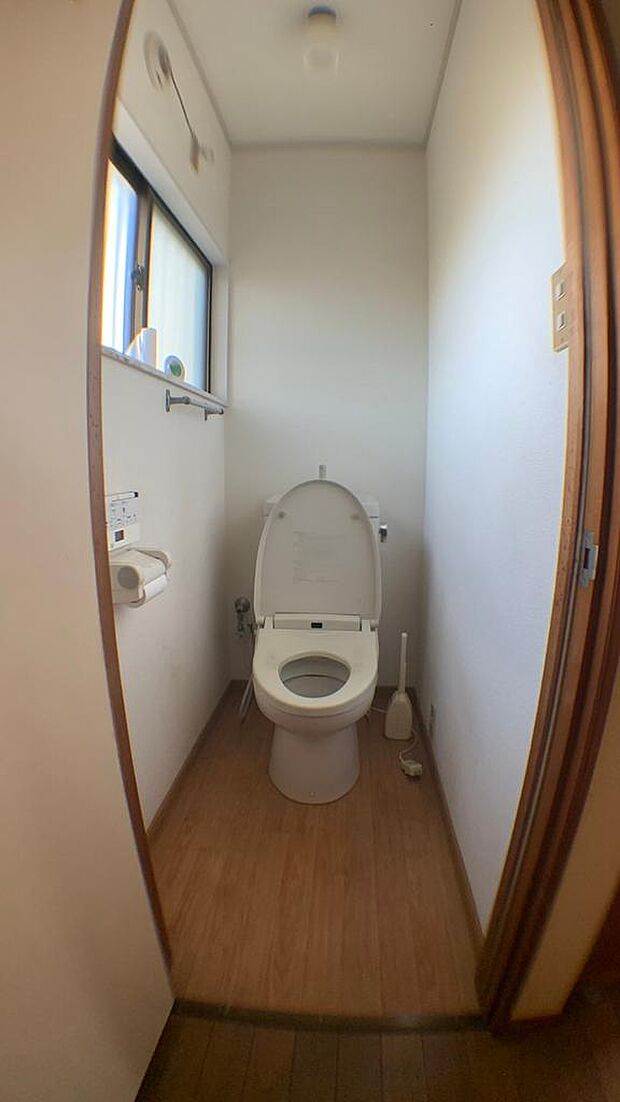 水洗トイレは１階と２階両方設置されておりますので、生活スタイルに合わせてご使用いただけます。