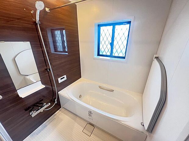 ゆったりとしたバスタブを要した浴室スペースは、一日の疲れを癒すのに最適です。