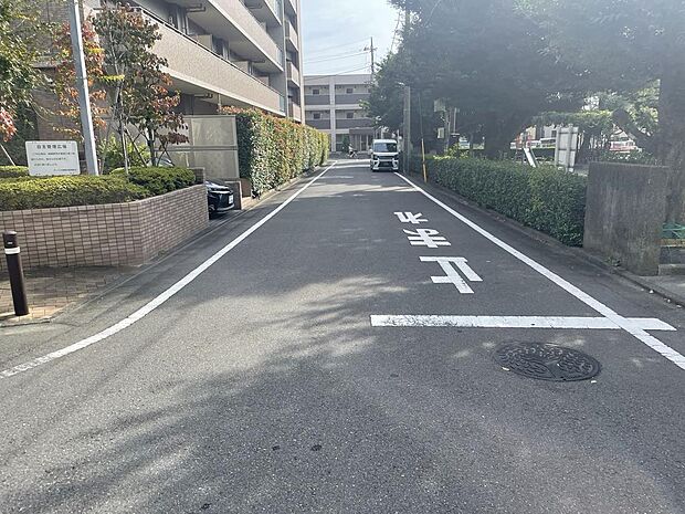 しっかりと補正されている道路なので町としても清潔感がありステキな環境ですね♪