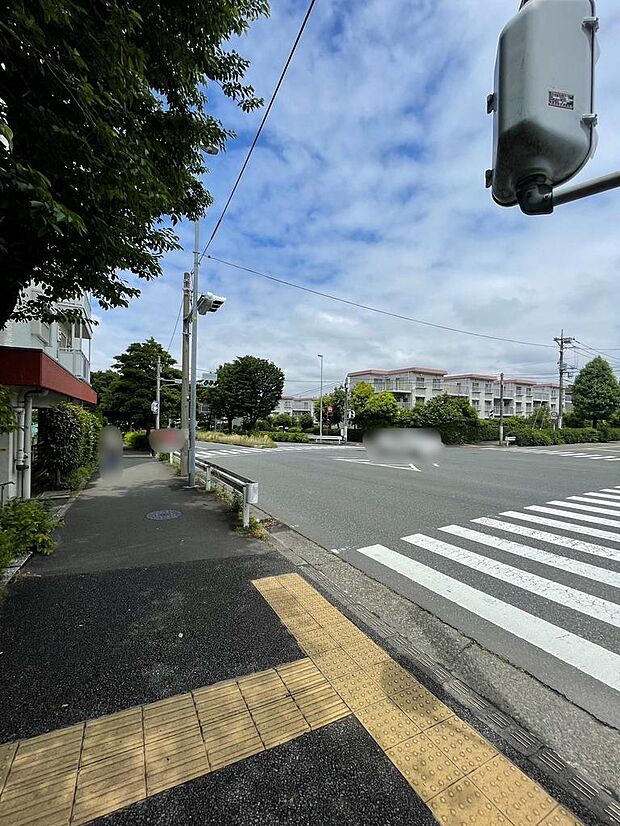 藤沢駅までのアクセスも徒歩3分圏内のバス停より10分になりますので、通勤・通学の際も便利です。