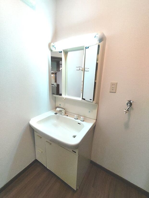 三面鏡洗面化粧台