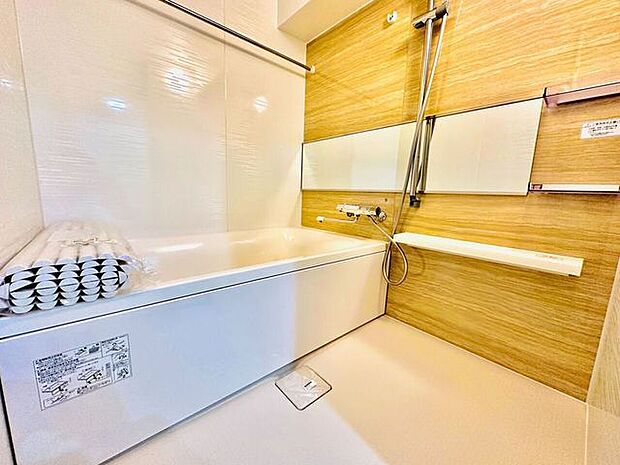 新品でピカピカのバスルーム♪便利な浴室暖房換気乾燥機付きです。