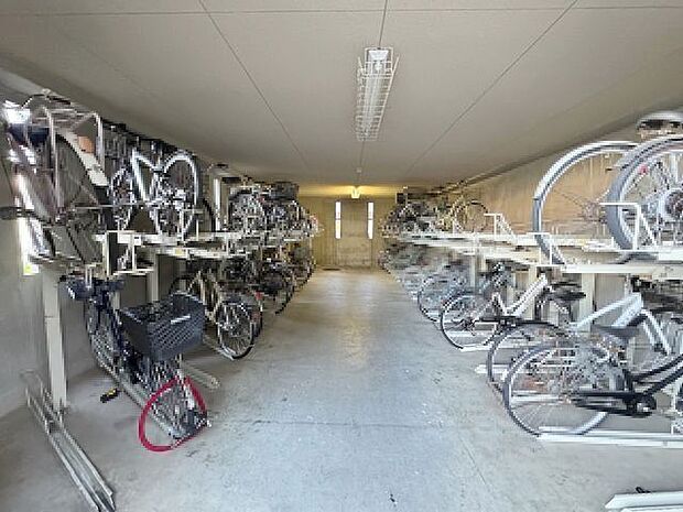 雨風から自転車を守る駐輪場