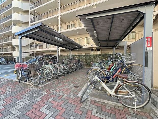 雨風から自転車を守る屋根付き駐輪場