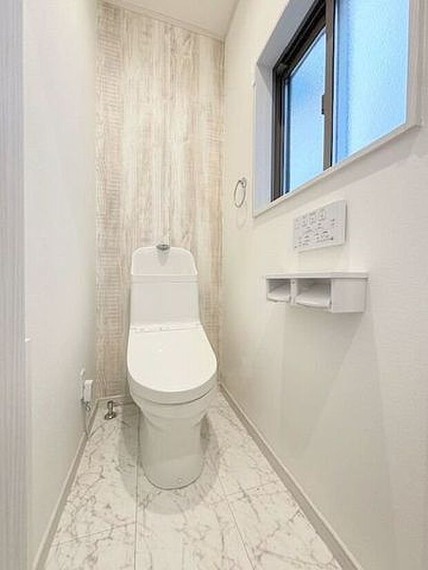 無駄のないスッキリとしたデザインのトイレ空間です