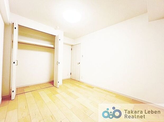 約6.0帖の洋室。ゆとりある収納は、居住空間を広く使うことが可能です。