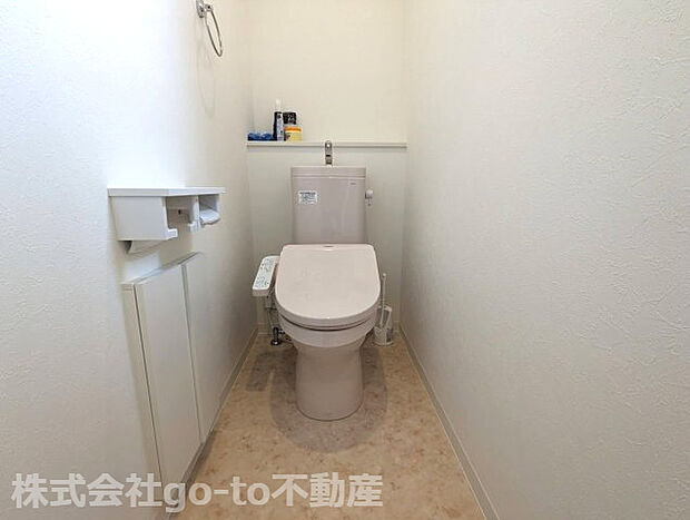 2階トイレです♪温水洗浄便座です！