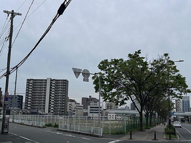 2029年開業予定、大阪モノレール延伸プロジェクト新駅（※仮称「荒本」駅）まで徒歩約３分。３階建ての計画になっている新駅にどのような施設が入るか楽しみです。雰囲気も随分変わるでしょう。
