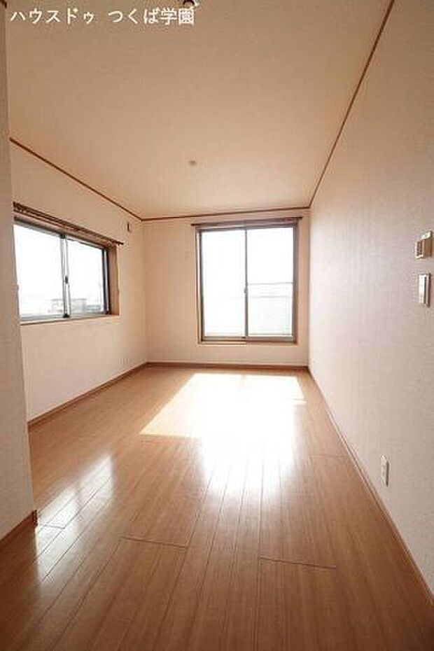 2階南東側7帖の洋室です。お部屋からは筑波山を眺めることが出来ます♪