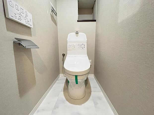 清潔感溢れるトイレ。落ち着いた空間で安らぎのひとときをお過ごしいただけます。(9/29)