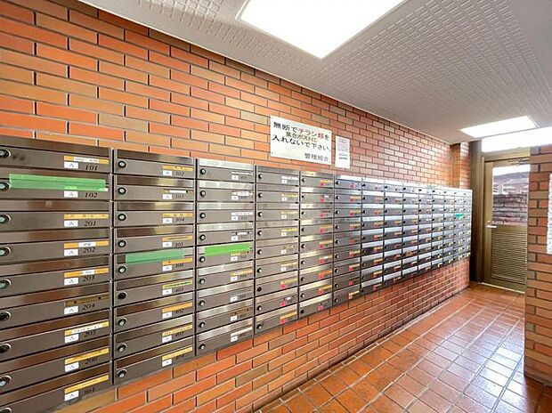 各居室プライバシーが守られたメールボックスがついております。