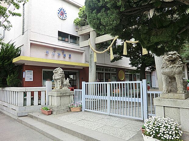 杉山神社幼稚園　320ｍ