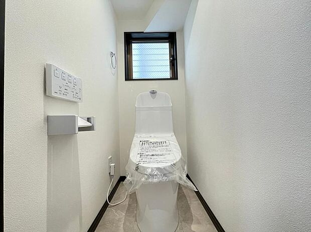 清潔感溢れるトイレ。落ち着いた空間で安らぎのひとときをお過ごしいただけます。（2024.2.9　撮影）