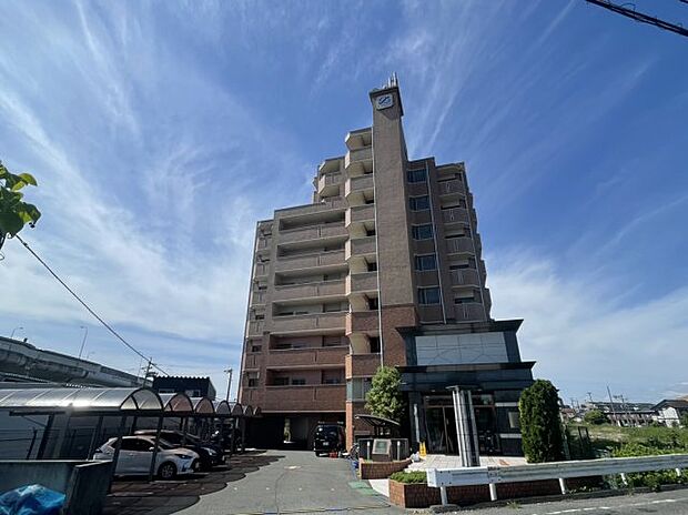 外観写真。名鉄津島線「甚目寺」駅徒歩11分にあるマンションです。