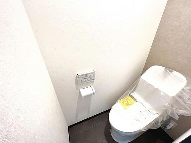 快適に使用できる温水洗浄便座付きトイレです。