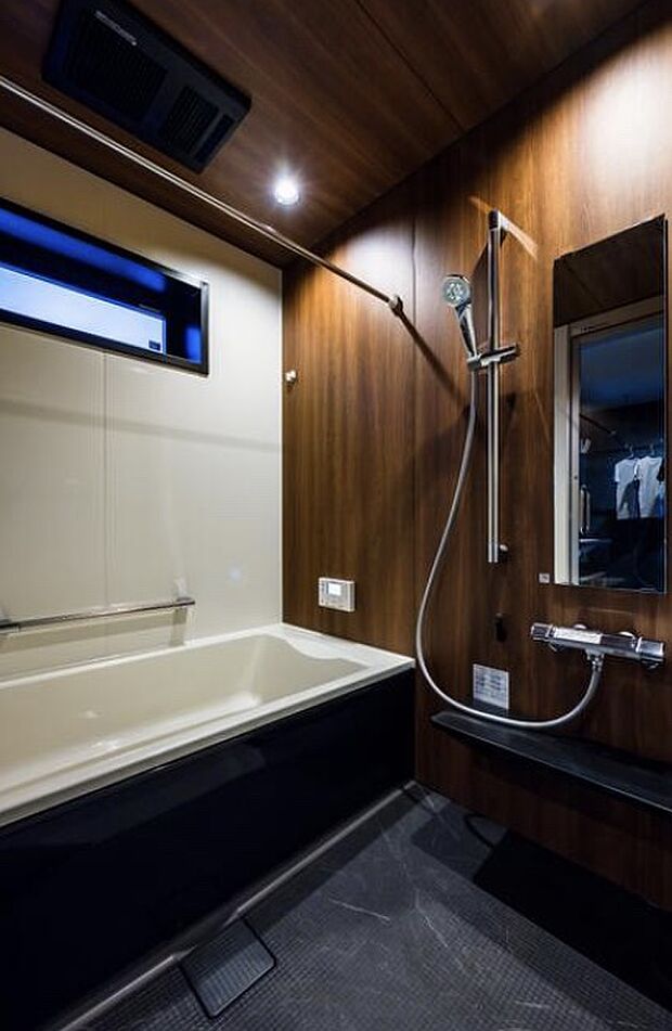 浴室暖房、浴室乾燥機、オートバス、追焚機能のある広い風呂