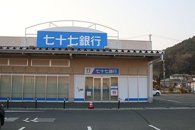 七十七銀行　渡波支店 720m