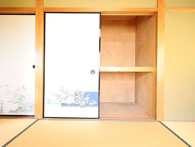 和室にうれしい押入れでお部屋がすっきり片付きます