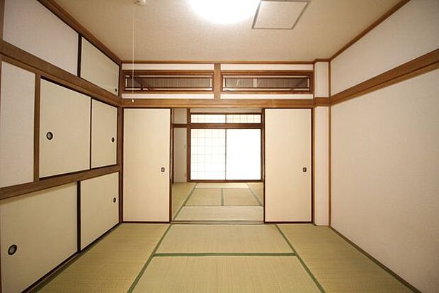 客間としては勿論、赤ちゃんや小さなお子様を遊ばせるスペースとしても重宝する和室。多種多様な使い方が出来る日本の文化です。