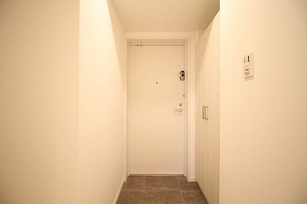 ゆったりとした玄関は、「ただいま」「おかえり」が自然とこぼれるような空間です。