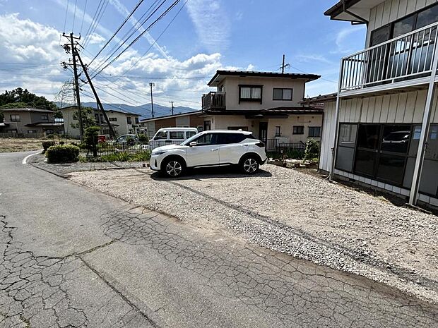 【リフォーム中/駐車場】造成を行い駐車場スペースを新設致します。普通車2台と軽自動車1台分のスペースを確保致します。