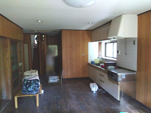 キッチンに窓があり明るく開放的です。調理スペースが広いのでお料理もはかどります。